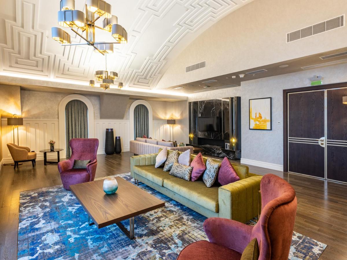 Hotel Intercontinental Baku By Ihg Esterno foto The lounge at the airport