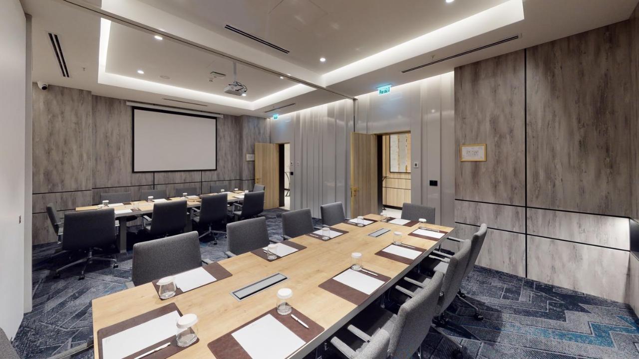 Hotel Intercontinental Baku By Ihg Esterno foto Meeting room