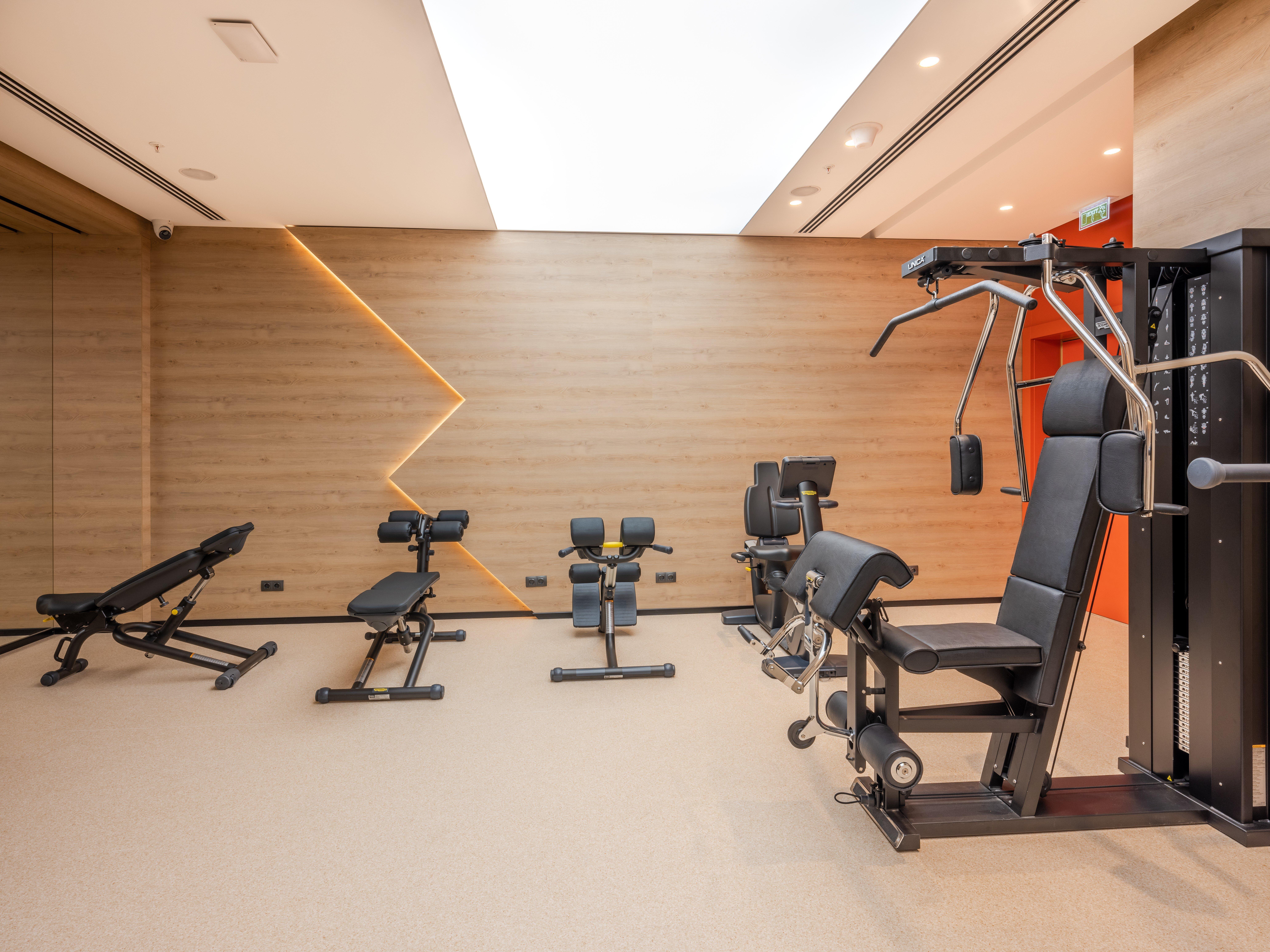 Hotel Intercontinental Baku By Ihg Esterno foto The gym at the Mandarin Oriental, Hong Kong