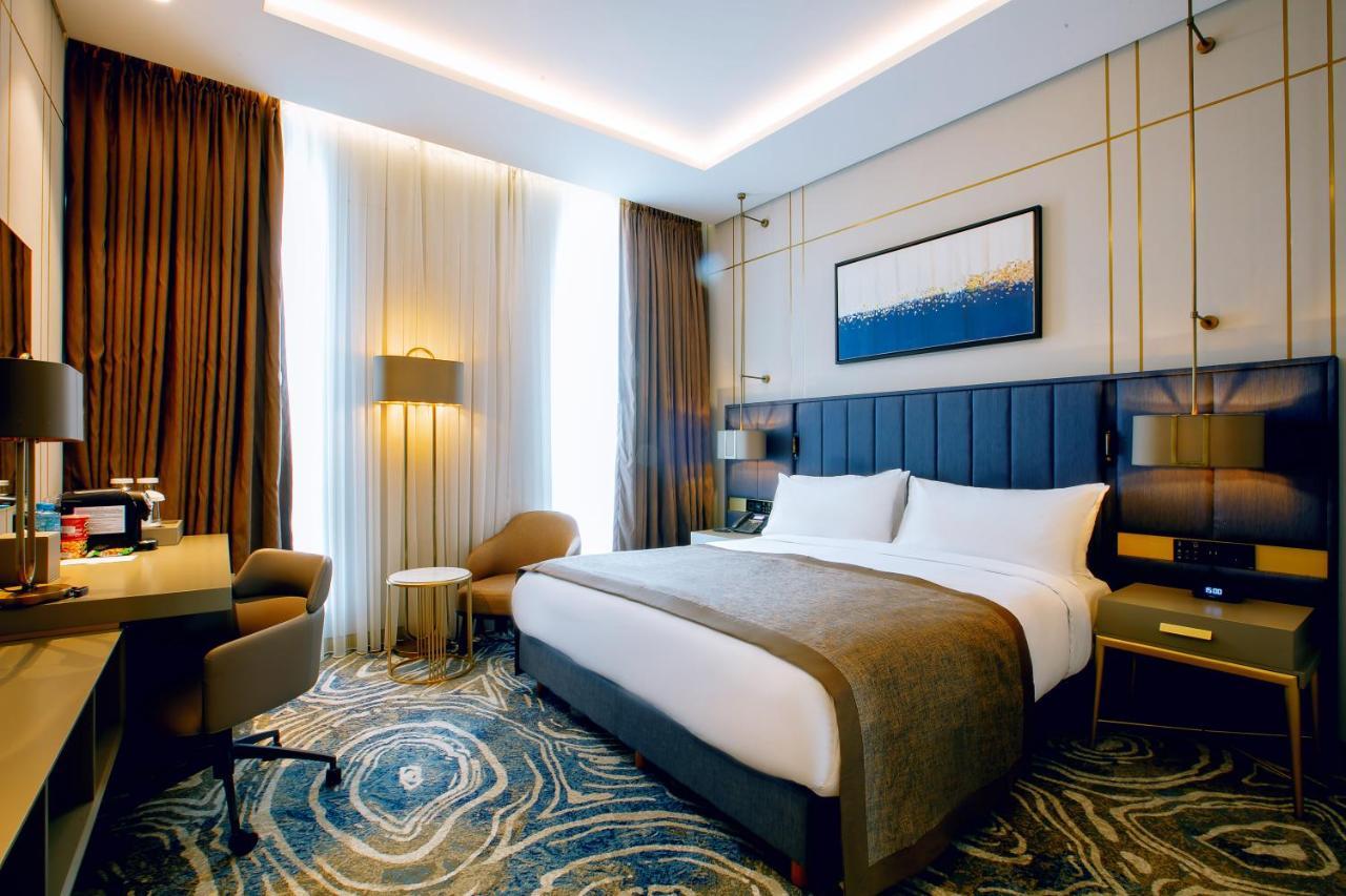 Hotel Intercontinental Baku By Ihg Esterno foto Deluxe room