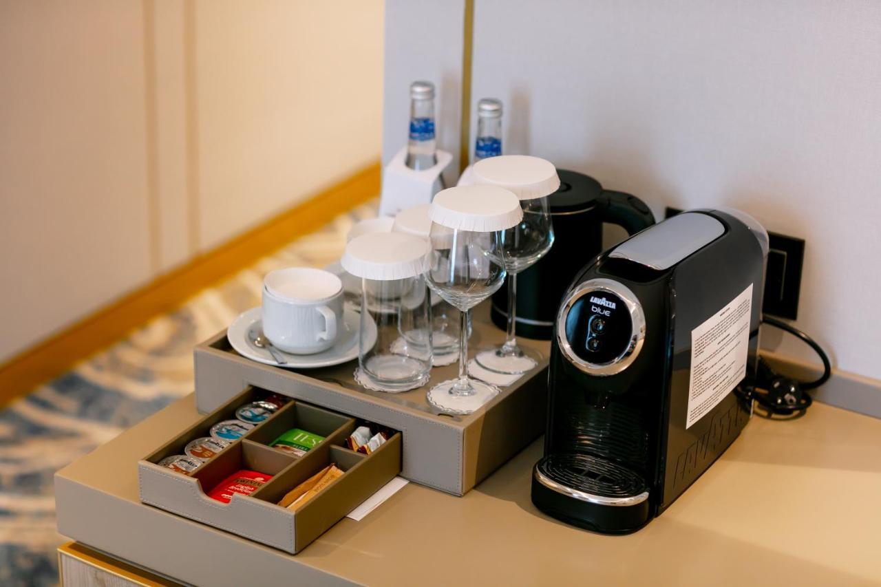 Hotel Intercontinental Baku By Ihg Esterno foto A Nespresso coffee machine in a hotel room
