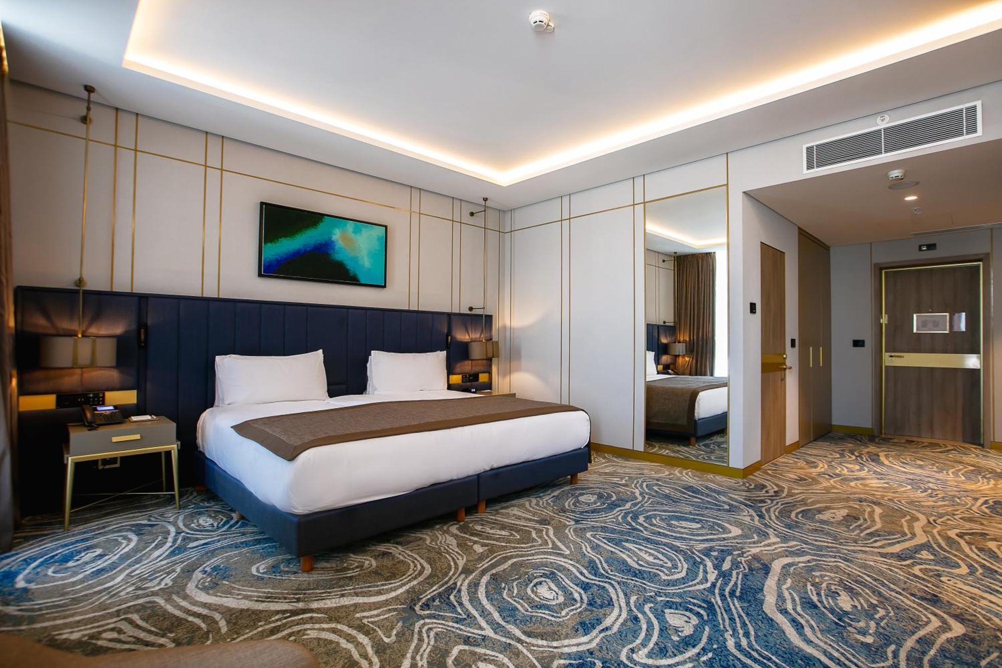 Hotel Intercontinental Baku By Ihg Esterno foto Deluxe Room