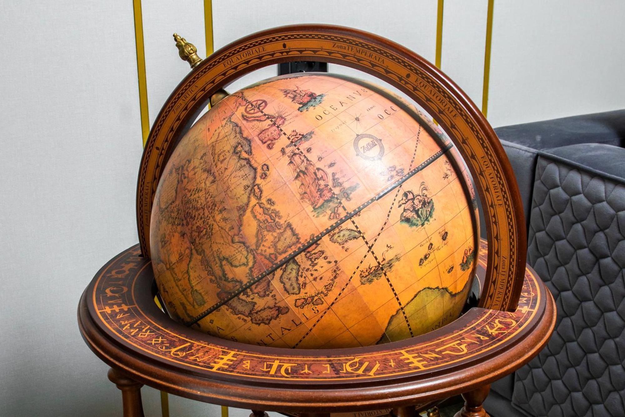 Hotel Intercontinental Baku By Ihg Esterno foto A globe
